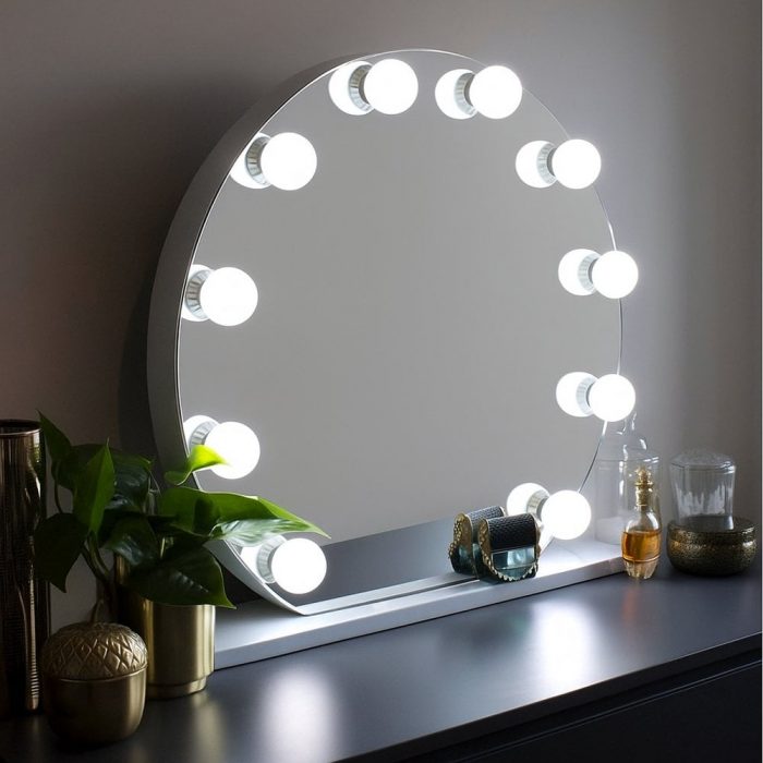 Round Hollywood Mirror